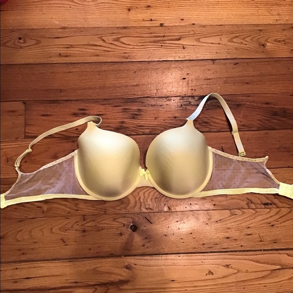 38DD Victoria’s Secret Bra (Lightly used)